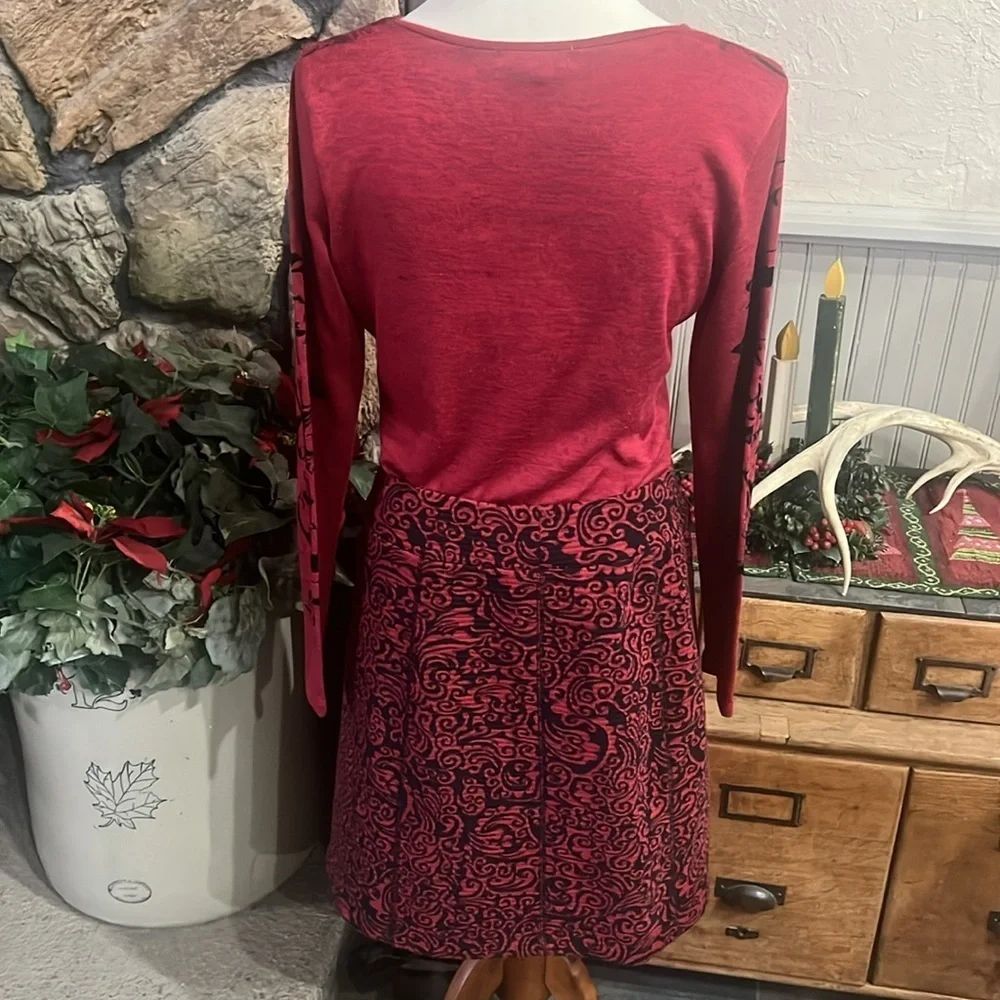 Bundle: Outfit Sahalie Skirt/ est.1962 Sweater